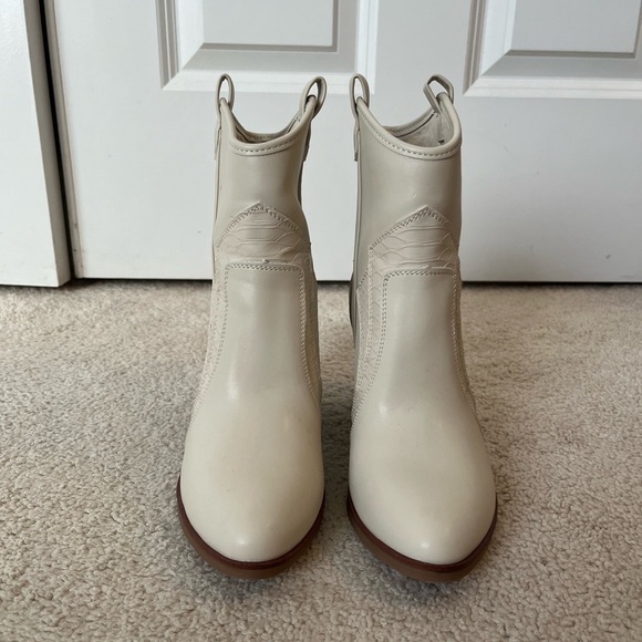 MIA White Cowboy Boots size 7 - Picture 2 of 5